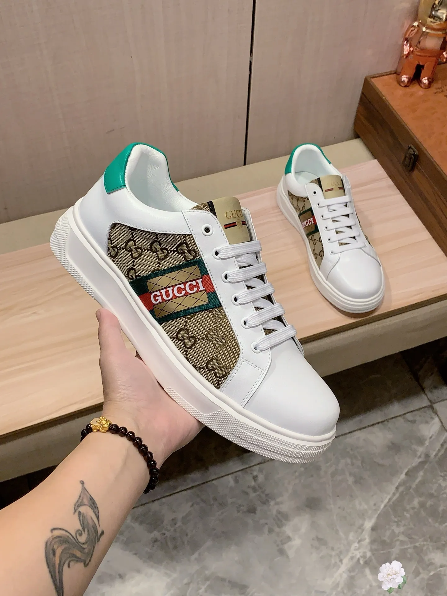 Men's men's shoes💰420💰💰🎩🎩[Lightning][Lightning] "Gucci*" latest • popular casual shoes, top brand [seduce] luxury ~ purchasing agency, top ~ quality. [Strong] The upper is made of imported breathable cowhide with fabric material ➕ Breathable sheepskin feet (•) and fine workmanship. The original stylish and stylish soft rubber wear-resistant and non-slip outsole is light and comfortable on the feet. The real thing looks better when photographed in person. 111: code: 38-44, 3️⃣ colors selected